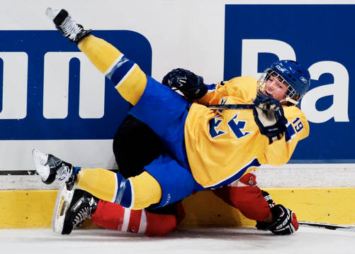 Klara Myrén, Sverige, bjuds på en flygtur