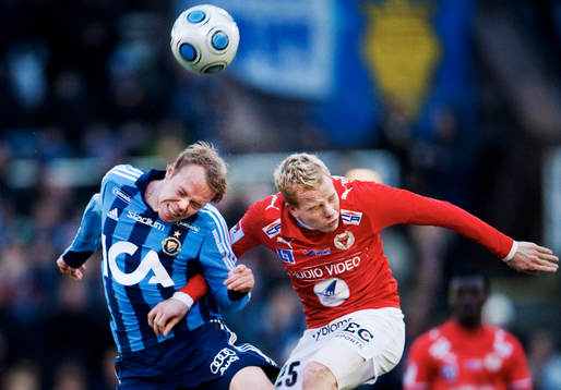Patrik Haginge, Djurgården, i nickduell med Tobias