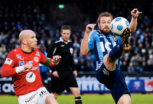 Henrik Rydström, Kalmar, ser på när Mattias Jonson,