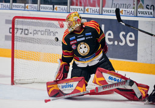 Jacob Markström, målvakt, Brynäs, tappar klubban och har