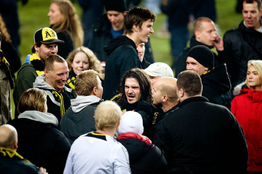 Kaos på innerplan, stormning, SM-guld, jubel, Bojan