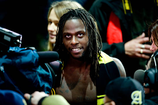 Kaos på innerplan, SM-guld, jubel, Martin Mutumba