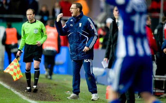 Jonas Olsson, tränare IFK Göteborg skriker