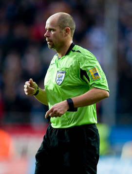Martin Hansson, domare. Klocka, dator, Spintso