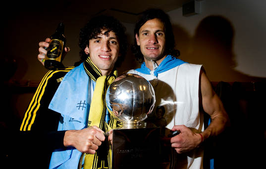 Jorge Ortiz,  Iván Obolo, AIK med bucklan. Svenska