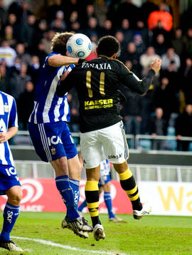 bollen tar på Stefan Selakovic, IFK Göteborg, hand, hands