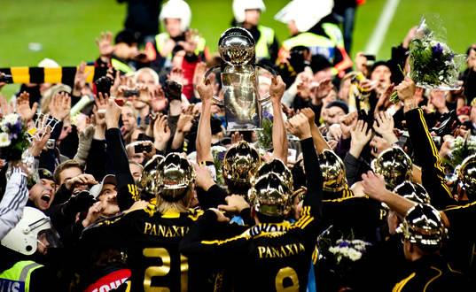 AIK Jubel, med pokal, SM-Guld, Svenska Mästare