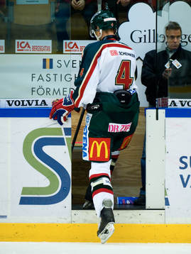 Kristian Kudroc, Frölunda blir utvisad 2+10min, utvisning