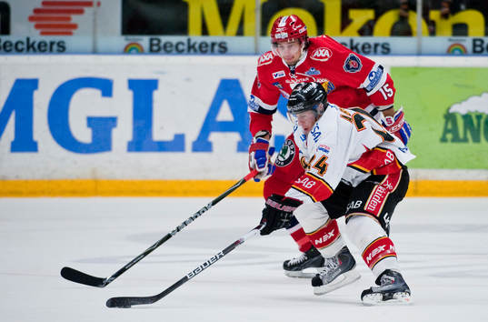 Blaz Gregorc, Södertälje, och Cam Abbott, Luleå