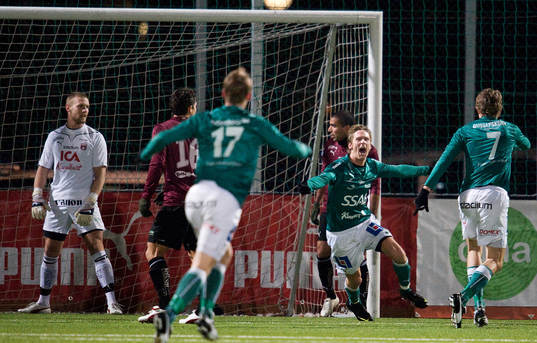 Mattias Pettersson, Brage, gör 1-0. Jubel