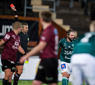 Tobias Johansson, Brage, får rött kort
