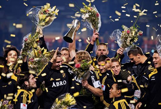 AIK vann Svenska cupen. Jubel, glädje, pokal