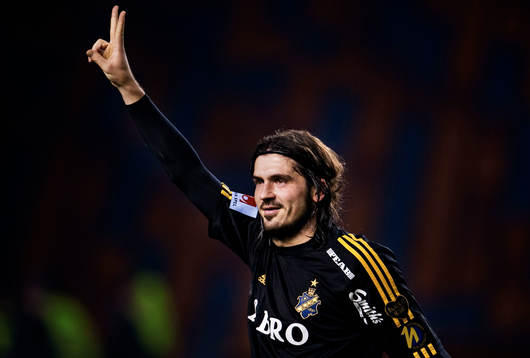 Bojan Djordjic, AIK, ger segertecken åt fansen