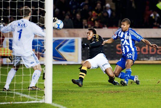 Antonio Flavio, AIK, missar en målchans framför Kim