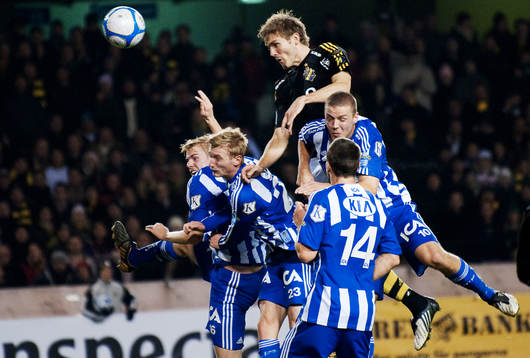 Jos Hooiveld, AIK, nickar bollen mot mål