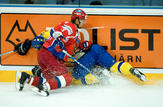 Vitaly Vishnevskiy, Ryssland tacklar Niklas Persson, Sverige