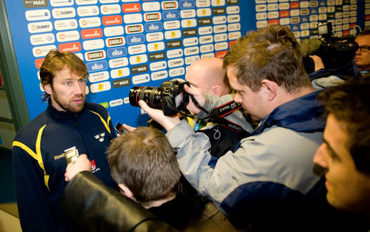 Peter Forsberg intervjuas, press, media