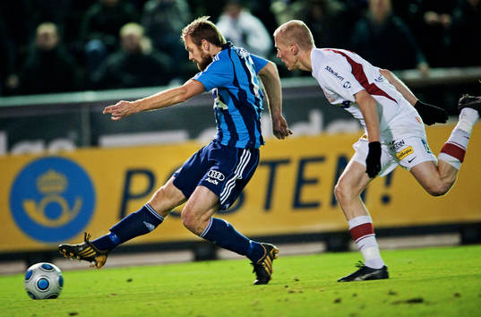 Mattias Jonson, Djurgården, skjuter mot mål