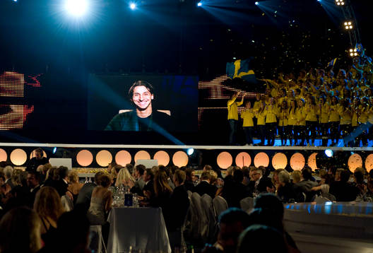 Zlatan Ibrahimovic fick guldbollen och tackade via Tv:n