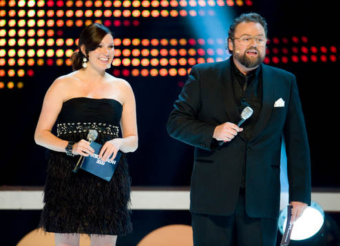 Jessica Almenäs och Adam Alsing, programledare