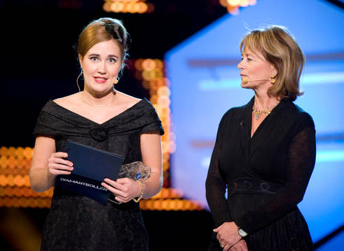 Anja Gatu och Lena Adehlson Liljeroth delade ut
