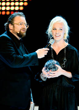 Adam Alsing och Caroline Seger
