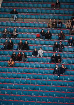 Glest på läktaren när AIK spelar i Hovet. Tomma läktare