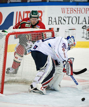 Christian Bäckman, Frölunda. Fredrik Norrena, målvakt,
