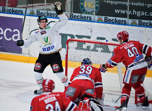 Per Åslund, Färjestad, petar in 0-1