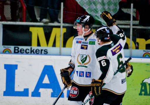 Lee Goren, Färjestad, avgör på övertid och kramas om av