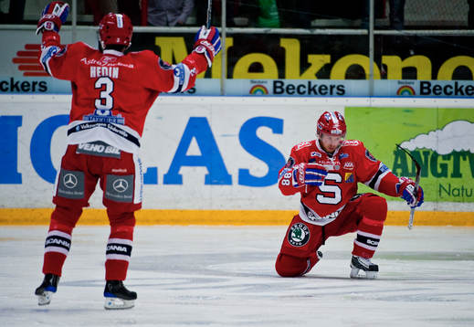 Linus Klasen, Södertälje, firar kvitteringen. Jubel