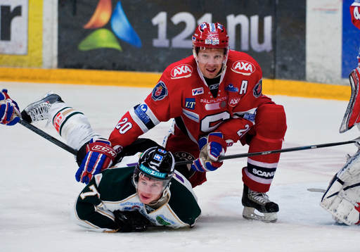 Petri Pakaslahti, Södertälje, trycker ner Johan