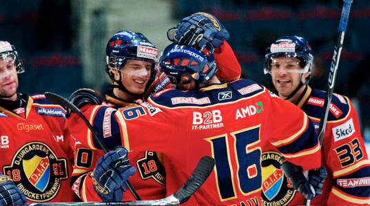 Jacob Josefson, Djurgården, gratuleras till sitt 5-3-mål