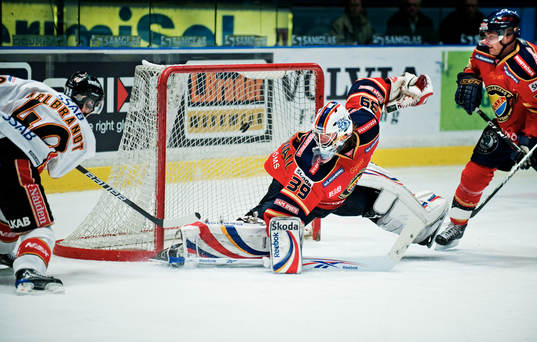 Pär Arlbrandt, Luleå, gör 1-2 bakom Stefan Ridderwall,