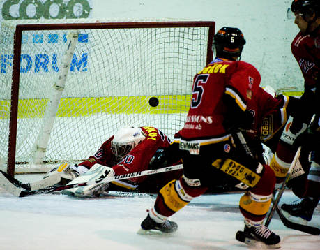 Pucken bakom Jani Palmroos, målvakt, Osby
