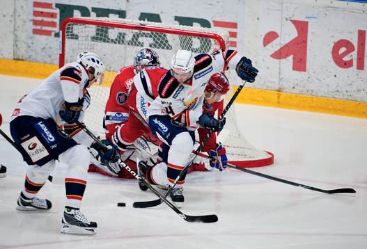 Marcus Nilson, Djurgården, slår puck bakom rygg