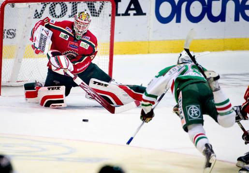 Johan Holmqvist, målvakt, Frölunda, och Jakob Johansson,