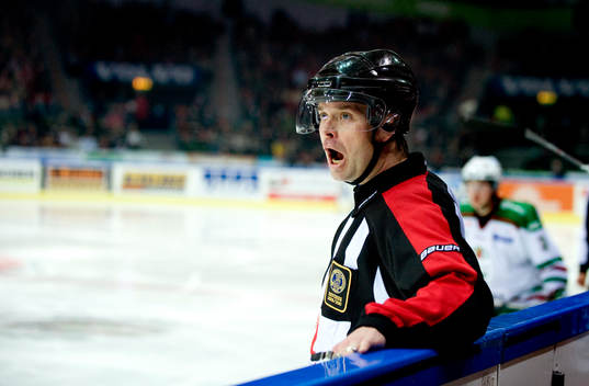 Patrik Sjöberg, domare skriker