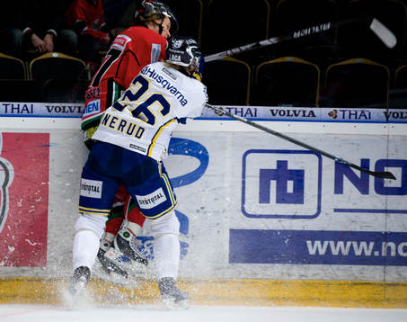 Simon Önerud, HV71 tacklar Alexander Bonsaksen, Modo