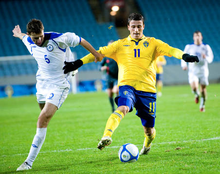 1-0, Erton Fejzullahu tar ner bollen och lägger in första