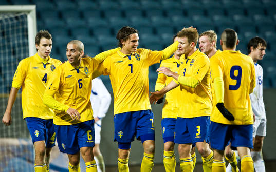 Albin Ekdal grinar illa
