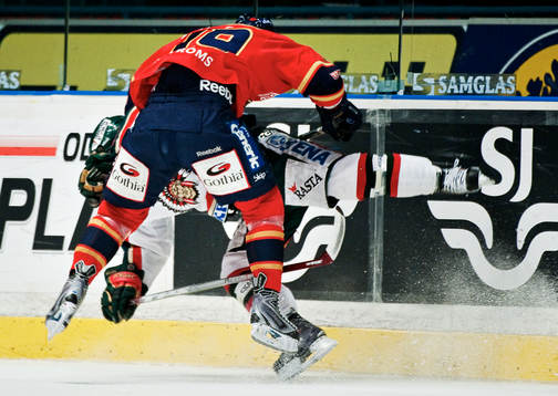 Jimmie Ölvestad, Djurgården, tacklar Joel Lundqvist,