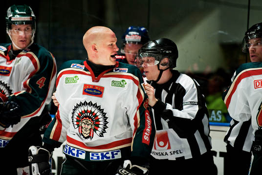 Patric Blomdahl, Frölunda, fick matchstraff i slutet av