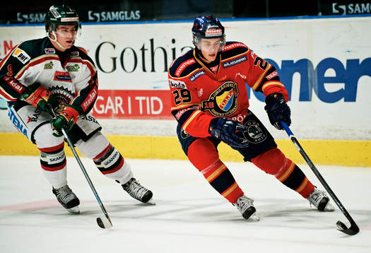 Patrick Cehlin, Djurgården, har kontroll på pucken