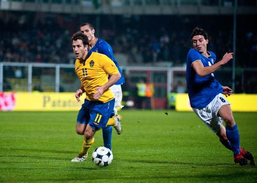 Tobias Hysen, Sverige tar sig förbi Montolivo, Italien