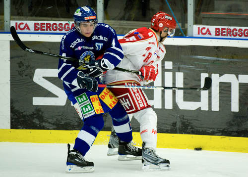 Daniel Håkansson, Troja hakar Niklas Zetterström,