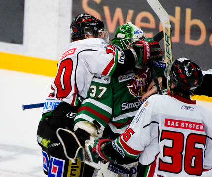 Ett jätteslagsmål avslutade matchen. Slagsmål, bråk