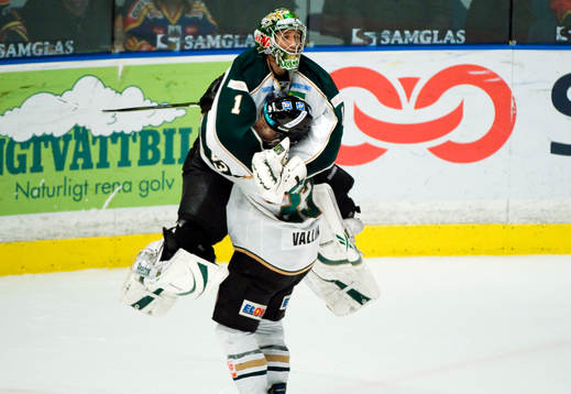 Henrik Karlsson, målvakt och Ari Vallin, Färjestad, jubel