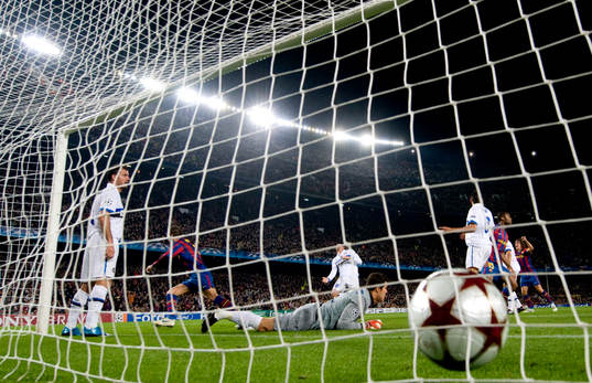 Gerard Pique, Barcelona gjorde 1-0 bakom Julio Cesar,