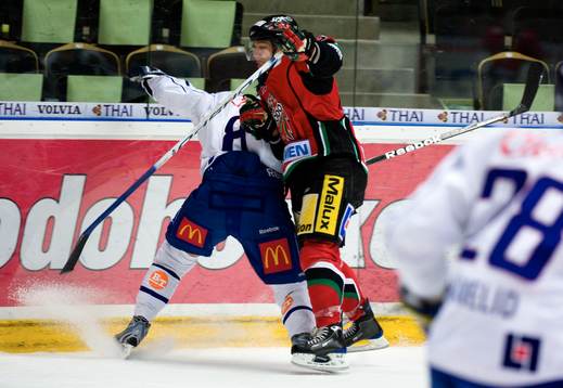 Dan Hinote, Modo tacklar Viktor Ekbom, Linköping